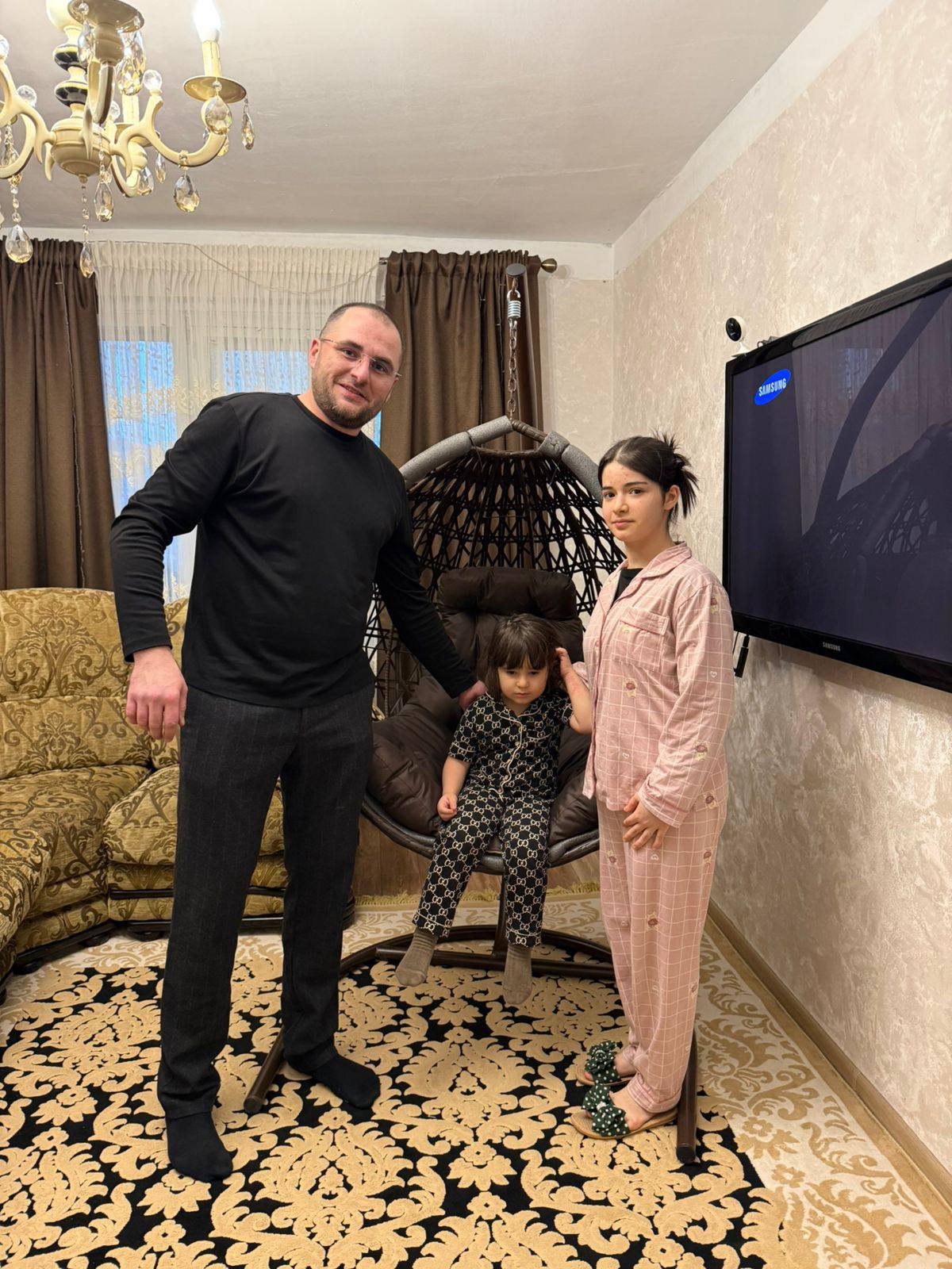 Эмин Мерданов исполнил новогодние мечты юных жителей Махачкалы Эмин Мерданов исполнил новогодние мечты юных жителей Махачкалы