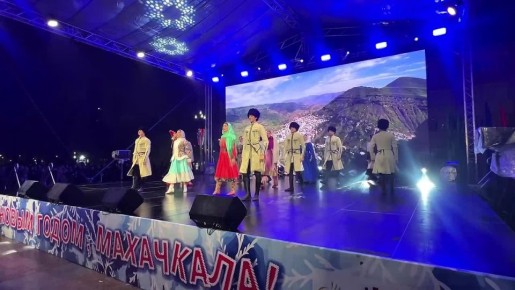 На главной площади Махачкалы уже стартовала концертная программа фестиваля «С Новым годом, Дагестан!»