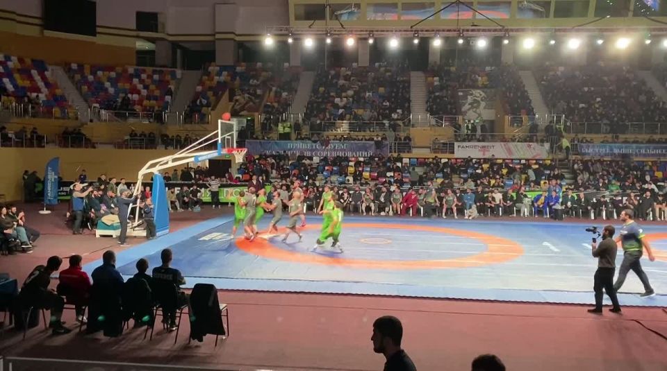 Абдулмуслим Абдулмуслимов прибыл на открытие турнира по рестболу «Кубок Каспия»