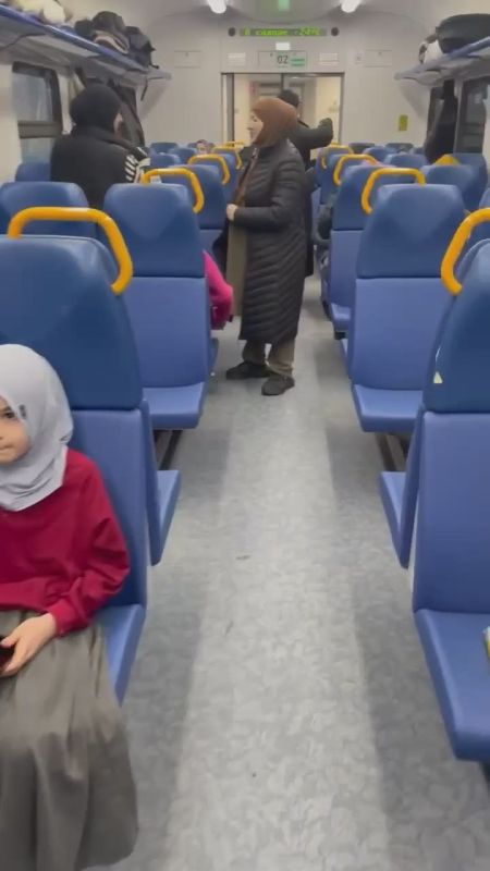 В рамках мониторинга социальных сетей, в ТГ-канале «Спросите у Расула» была публикация о фактах значительной перегрузки 05 января 2026 г. пригородной электрички при выезде из Махачкалы на Хасавюрт по расписанию в 15:45