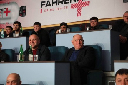 Ислам Махачев, Завур Угуев и другие звезды спорта сегодня выступают в качестве участников турнира по рестболу «Кубок Каспия», который проходит в Каспийске