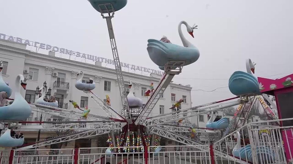 Новогодние аттракционы в подарок: Джамбулат Салавов поддержал семьи участников специальной военной операции