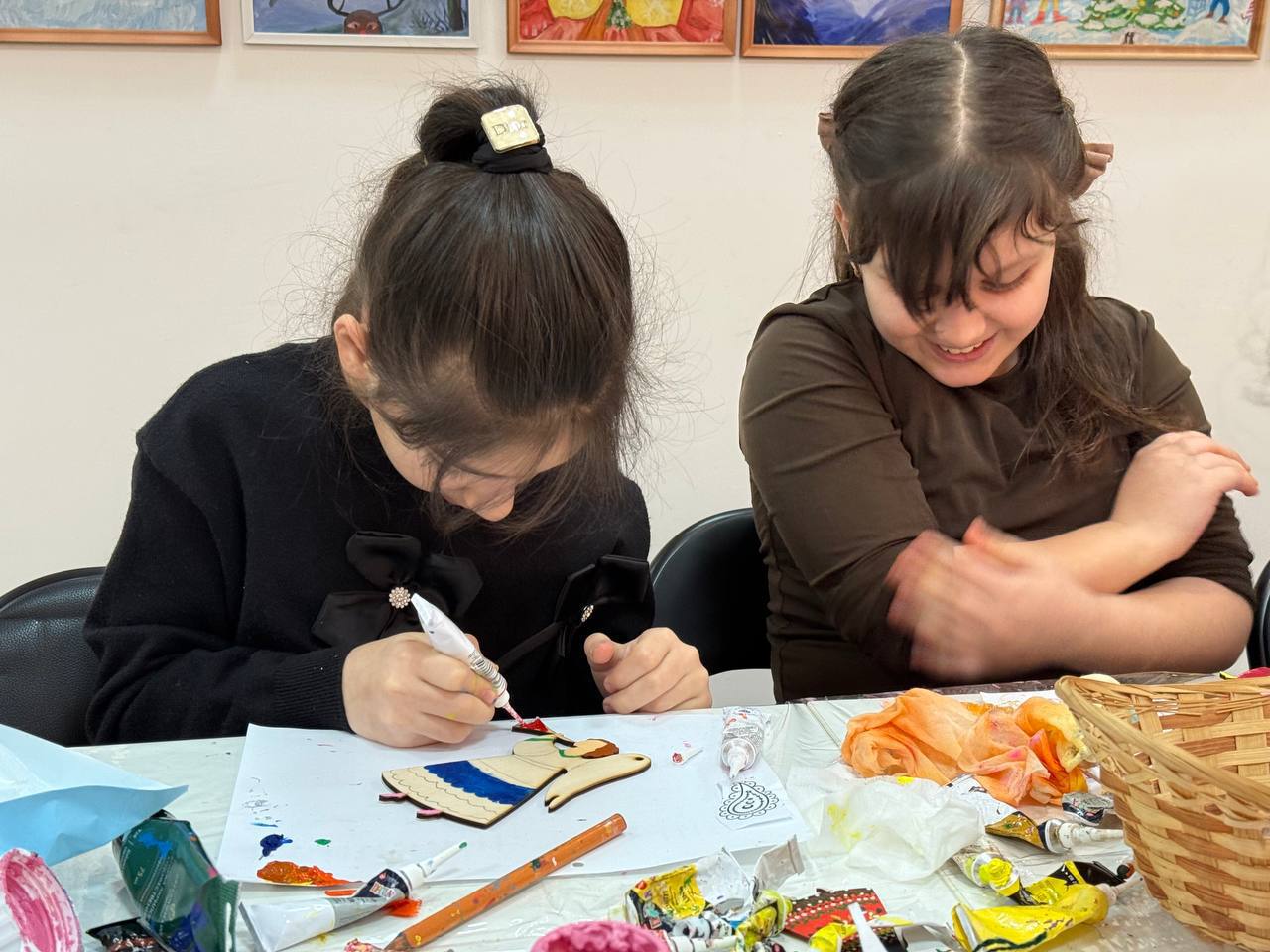 В канун Рождества Христова в Музее истории мировых культур и религий провели мастер-класс по росписи деревянных рождественских ангелов В канун Рождества Христова в Музее истории мировых культур и религий провели мастер-класс по росписи деревянных рождественских ангелов