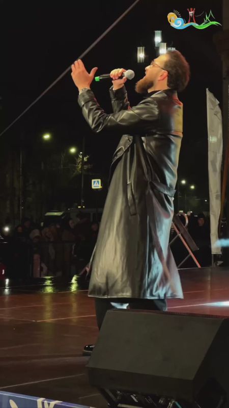 Музыка, танцы и праздник: новогодний фестиваль в Махачкале собирает тысячи зрителей