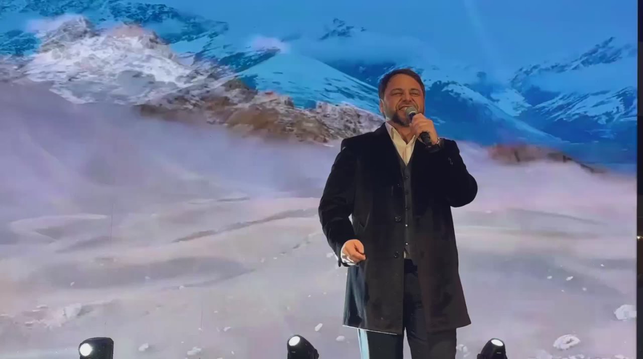 В рамках фестиваля «С Новым годом, Дагестан!» выступили популярные дагестанские артисты: Апанди Магомедов и Ирина Алишихова