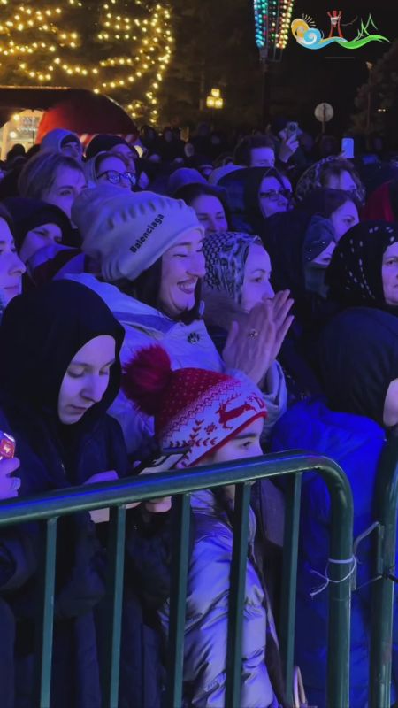 Народная артистка Республики Дагестан радует гостей своими знаменитыми хитами