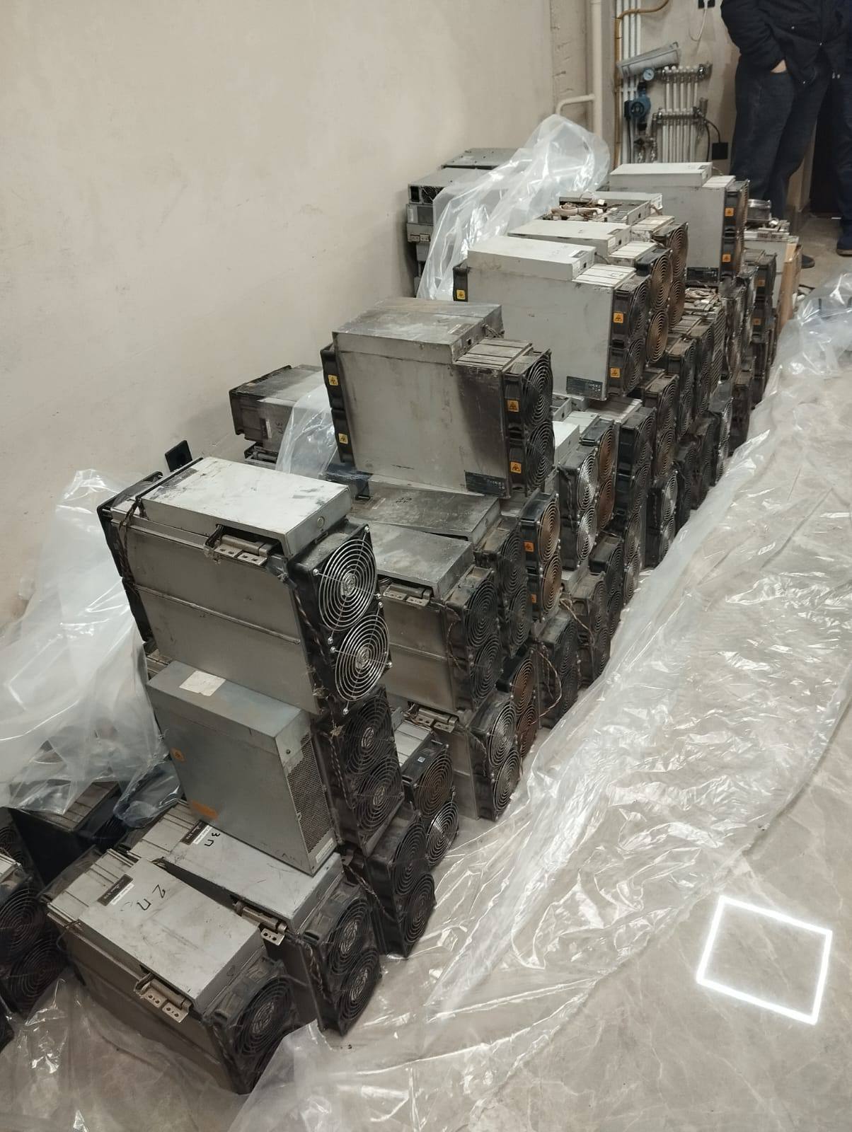 В Махачкале выявили незаконную майнинг-ферму в жилом доме В Махачкале выявили незаконную майнинг-ферму в жилом доме