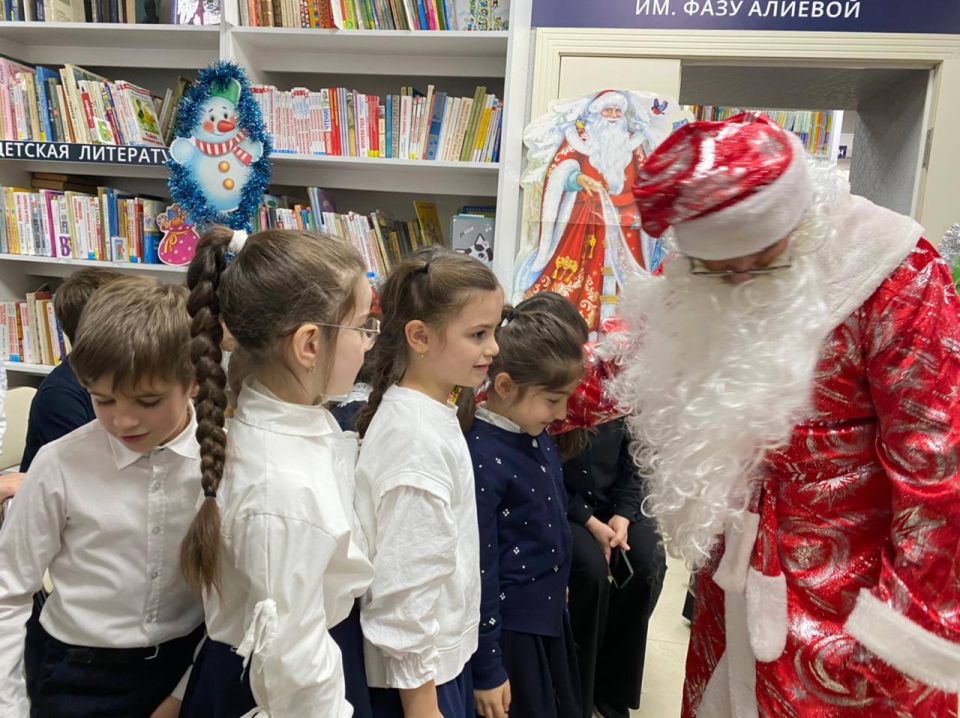 В преддверии Нового 2026 года в модельной библиотеке филиала №1 ЦБС им. Ф. Алиевой состоялась праздничная новогодняя викторина «В гостях у двенадцати месяцев»