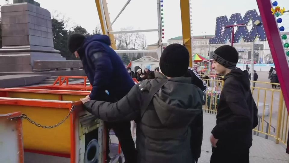 Эмилия Шахабутиновна: Дорогие друзья! Хочу поделиться прекрасной новогодней историей нашего города