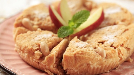 Чтобы не потемнели: секреты приготовления шарлотки, которая понравится всей семье