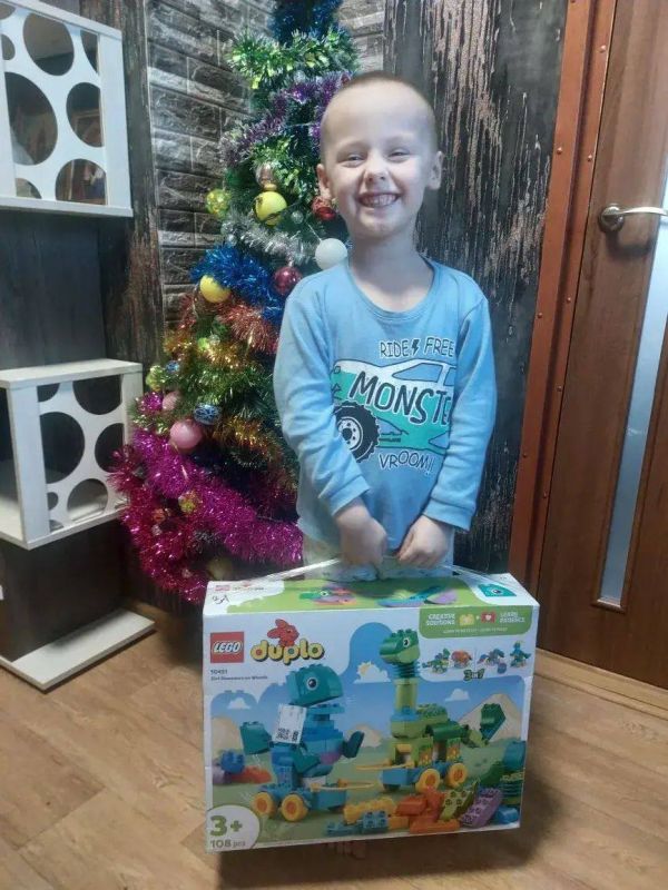 Замминистра экономики Дагестана исполнил новогоднюю мечту мальчика из Запорожской области