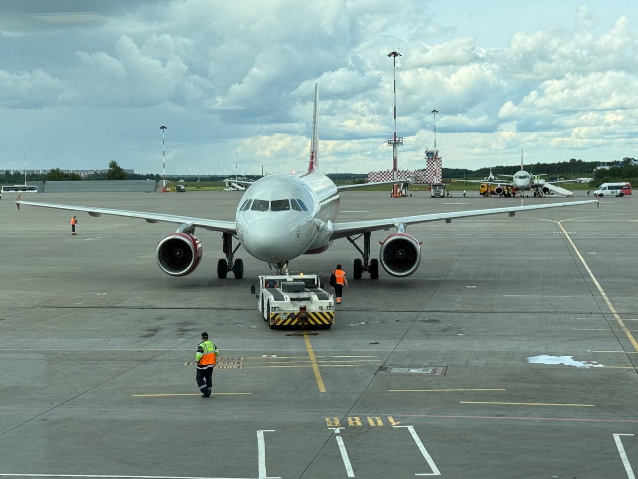 Аэропорт Махачкалы возобновил работу после временных ограничений