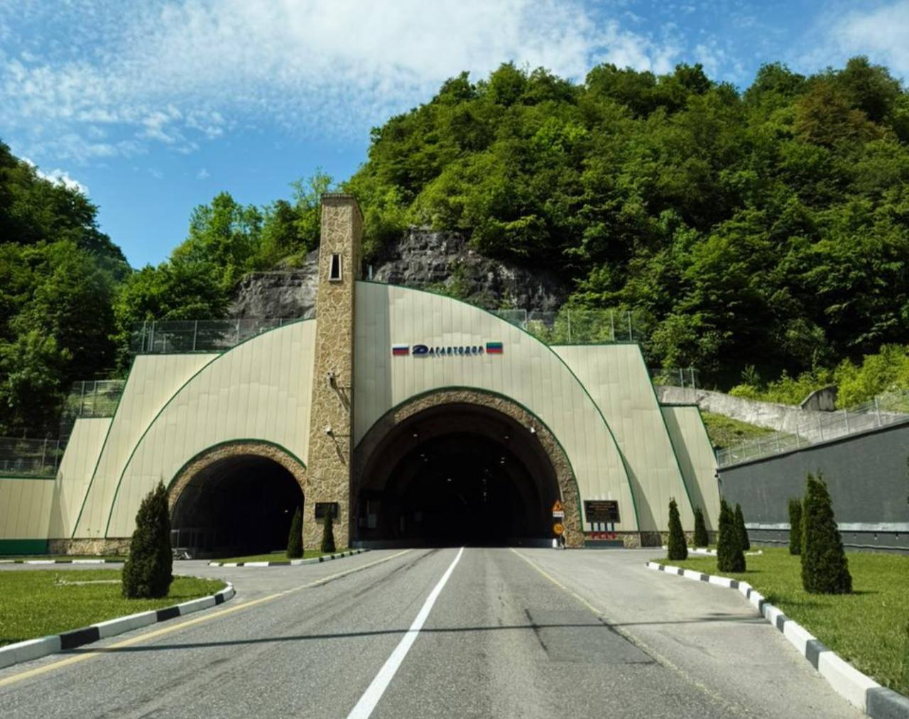 Дорожники объяснили причины больших автомобильных пробок у Гимринского тоннеля