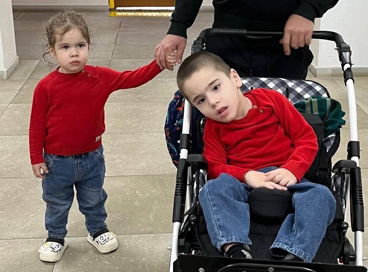 Участники вчерашнего зимнего забега DAGRUN 2026 помогли собрать 2,6 млн рублей и тем самым закрыть сбор на реабилитацию для брата и сестры Участники вчерашнего зимнего забега DAGRUN 2026 помогли собрать 2,6 млн рублей и тем самым закрыть сбор на реабилитацию для брата и сестры