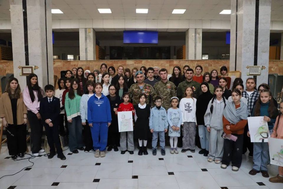 В Дагестане прошла Всероссийская патриотическая акция «ПОРТРЕТ ГЕРОЯ»