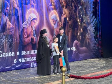 В ходе мероприятия, приуроченного к празднованию Рождества Христова, состоялось вручение грамот архиепископа за заслуги и труды на благо Православной Церкви