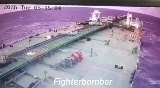 Момент удара украинского дрона-камикадзе по танкеру Delta Harmony под флагом Либерии, который должен был осуществить погрузки у терминала Каспийского трубопроводного консорциума (КТК)