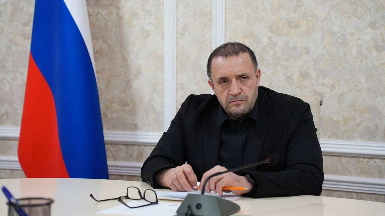 Корголи Корголиев провёл заседание призывной комиссии в Хасавюрте Корголи Корголиев провёл заседание призывной комиссии в Хасавюрте