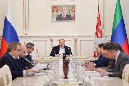 Сергей Меликов проводит совещание по развитию рыбного хозяйства в Дагестане, сообщает пресс-служба руководителя республики