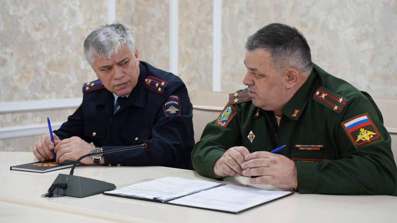 Корголи Корголиев провёл заседание призывной комиссии в Хасавюрте Корголи Корголиев провёл заседание призывной комиссии в Хасавюрте