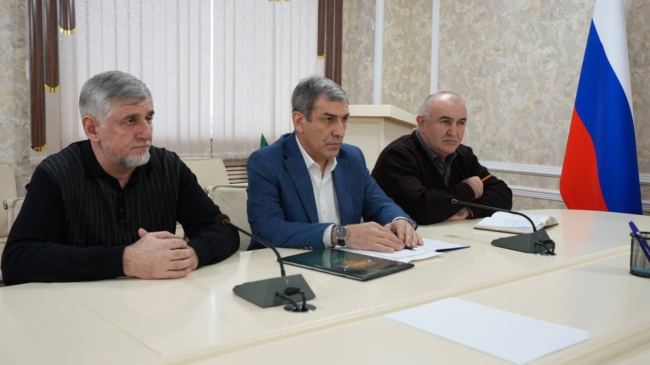 Корголи Корголиев провёл заседание призывной комиссии в Хасавюрте Корголи Корголиев провёл заседание призывной комиссии в Хасавюрте