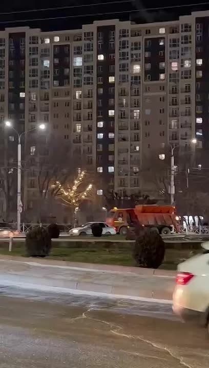 Активными темпами продолжается реализация антигололедной программы столичными коммунальными службами