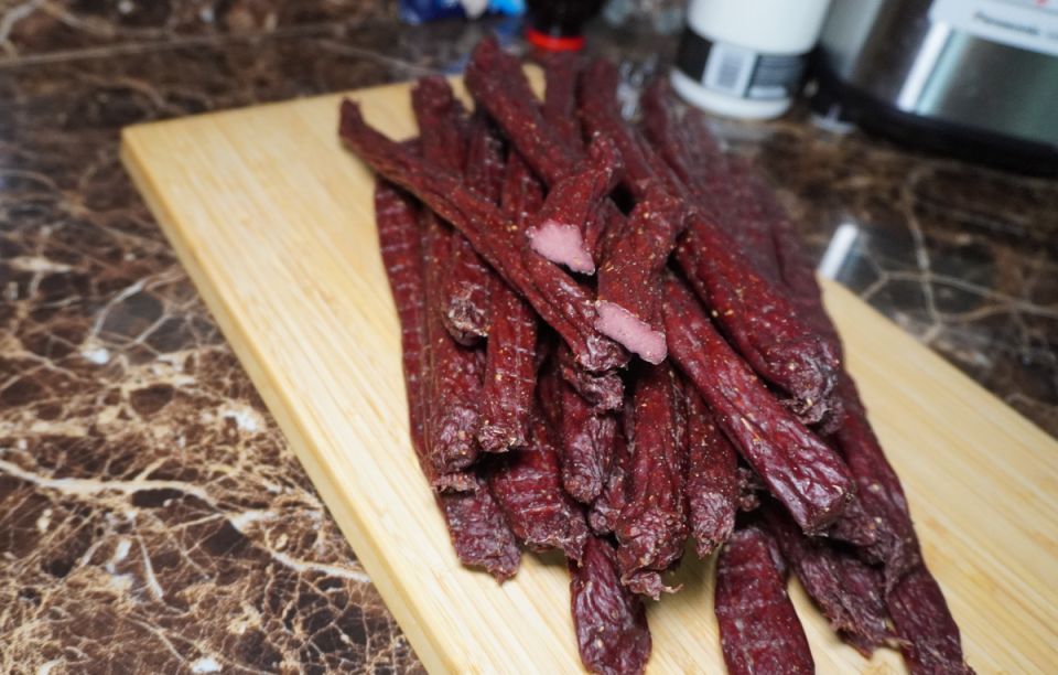 Вяленые колбаски: домашний деликатес с простым рецептом