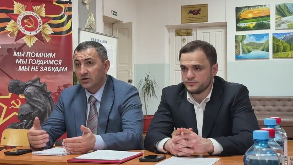 Хиби Алиев провёл приём граждан в школе №16 Махачкалы