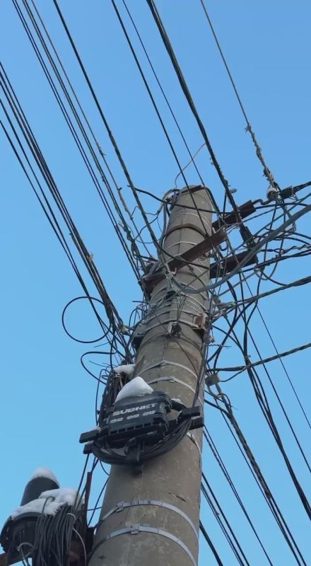 Работы по восстановлению электроснабжения также проводятся на улице Кулиева в Махачкале