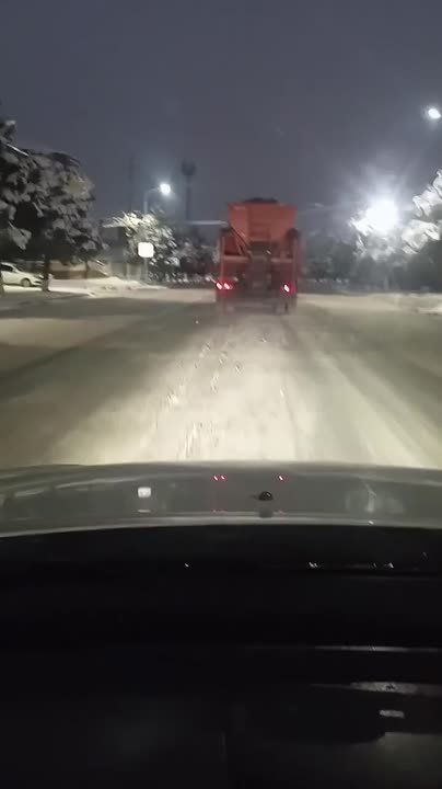 На улицах Хасавюрта ведутся работы по обеспечению безопасного движения в условиях непогоды