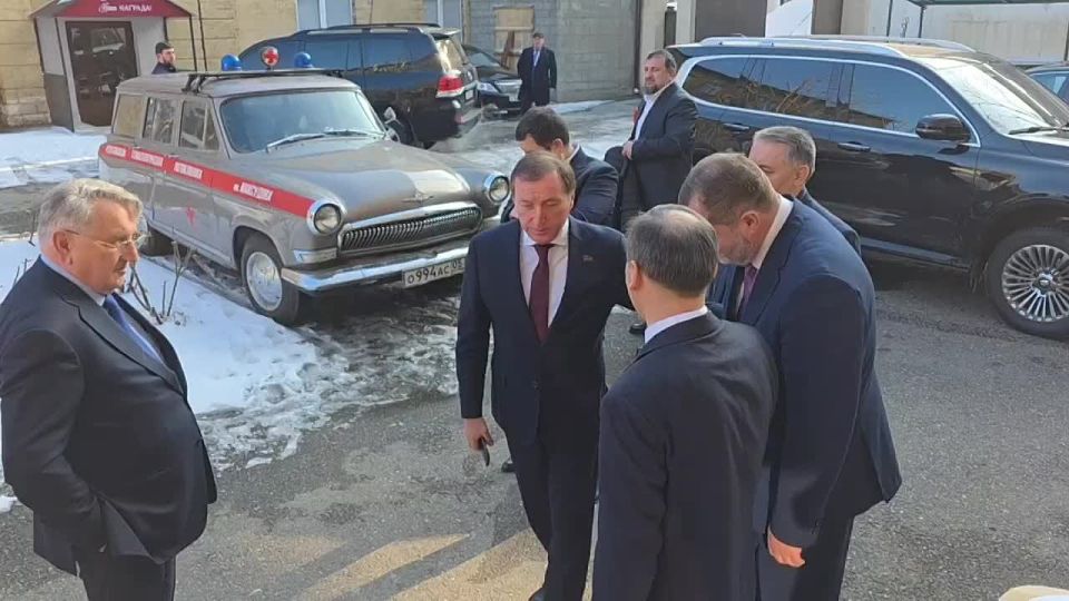 Заур Аскендеров прибыл в Республиканскую стоматологическую поликлинику им. М.М. Максудова