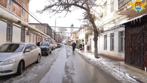 На личном приёме у первого заместителя главы Махачкалы Магомедали Саидова жительница дома на ул. Буйнакского, 32 Шабиче Меджидова обратилась с просьбой о срочной замене пришедшего в негодность вертикального трубопровода