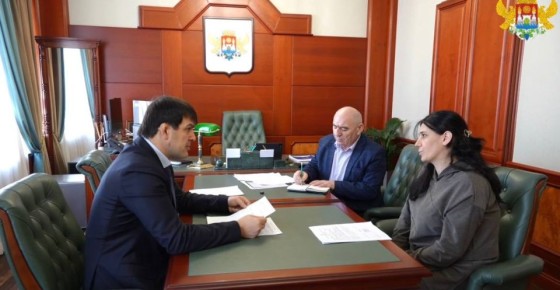 В доме махачкалинки Шабиче Меджидовой заменили пришедший в негодность вертикальный трубопровод после того, как она пришла на приём граждан к первому замглавы города Магомедали Саидову