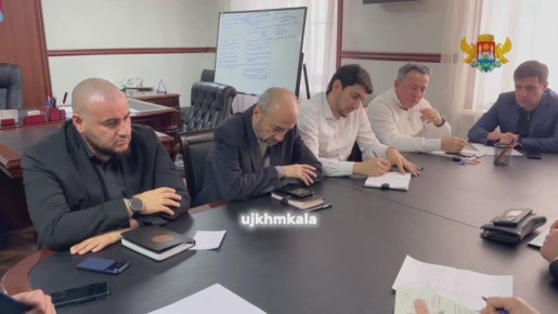 Под руководством начальника столичного жилищно-коммунального хозяйства города Махачкалы Курбана Кадырова, состоялось оперативное совещание с заместителями глав администраций Советского, Ленинского и Кировского районов...