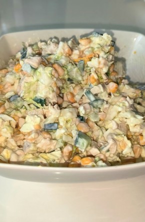 Салат с куриной грудкой и кукурузой: легкость и вкус в каждом кусочке
