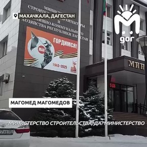 "Вы специально здесь лёд поставили, чтобы люди, когда к вам будут идти, падали и не доходили?"