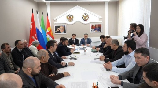 В городском Собрании депутатов Махачкалы состоялось заседание Комитета по ЖКХ, промышленности и транспорту, посвящённое обсуждению актуальных проблем в сфере ресурсоснабжения и лифтового хозяйства города