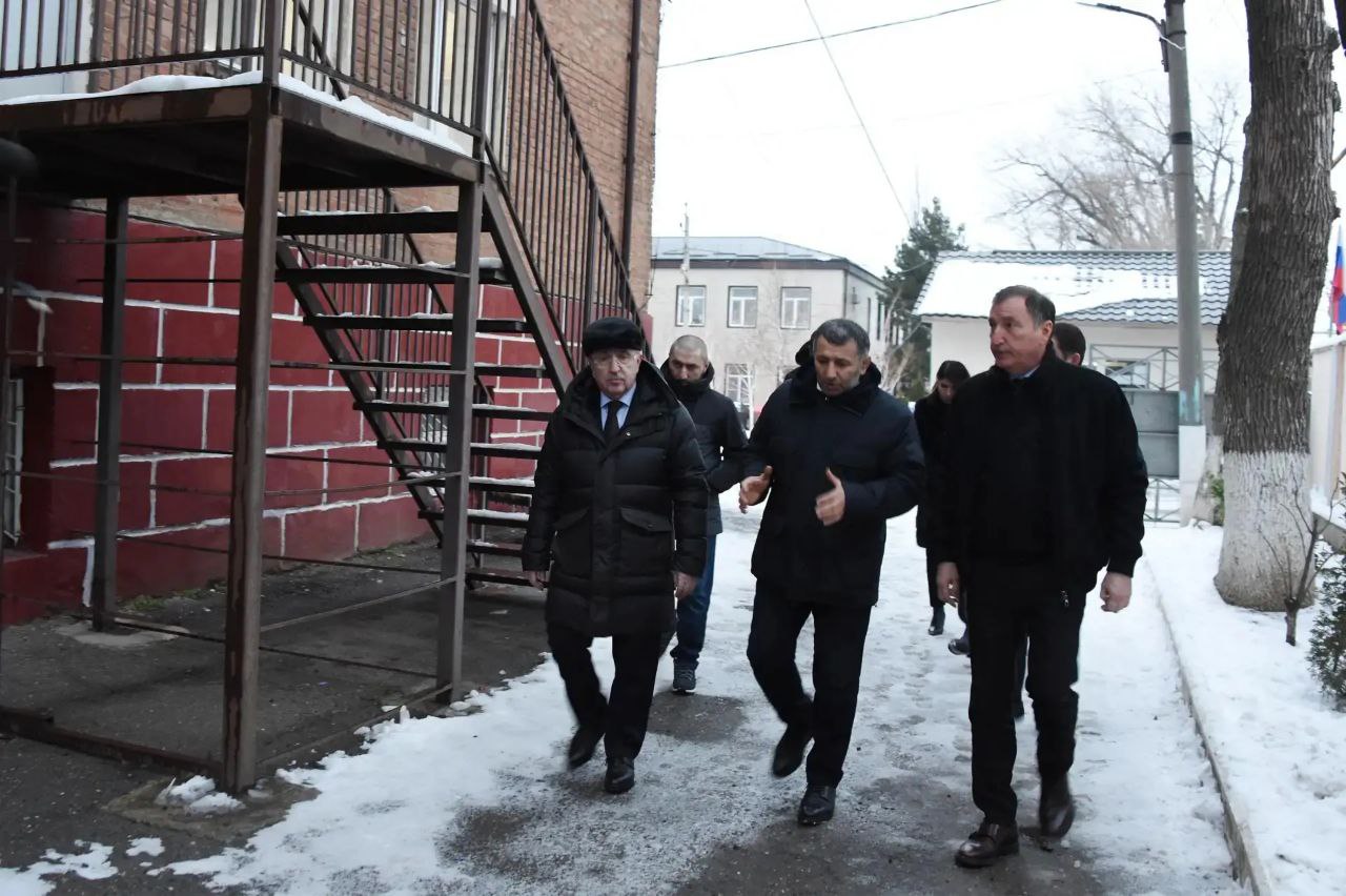 Председатель НС РД Заур Аскендеров побывал в махачкалинской школе-интернат № 5 Председатель НС РД Заур Аскендеров побывал в махачкалинской школе-интернат № 5