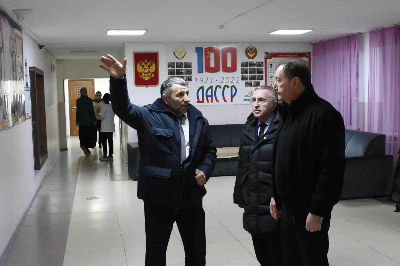 Председатель НС РД Заур Аскендеров побывал в махачкалинской школе-интернат № 5 Председатель НС РД Заур Аскендеров побывал в махачкалинской школе-интернат № 5