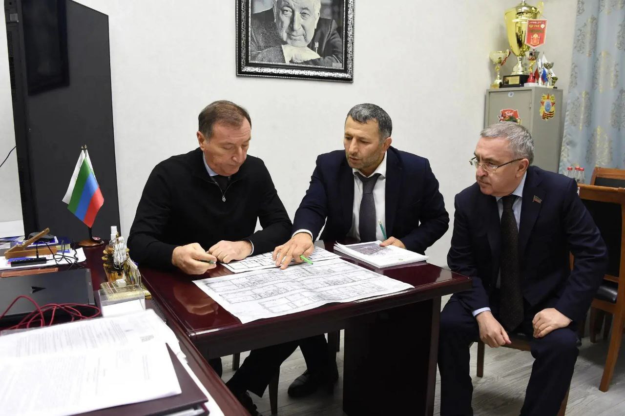 Председатель НС РД Заур Аскендеров побывал в махачкалинской школе-интернат № 5 Председатель НС РД Заур Аскендеров побывал в махачкалинской школе-интернат № 5