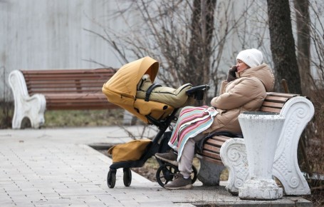 Пенсионный стаж: уход за детьми до трех лет может быть учтен