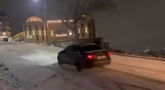 В связи с снегопадом коммунальные службы Махачкалы переведены на усиленный режим работы