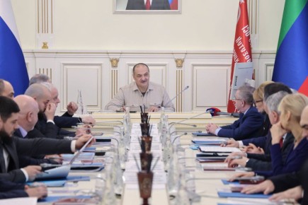 Глава Дагестана Сергей Меликов проводит заседание попечительского совета дагестанского отделения Русского географического общества, сообщили в пресс-службе руководителя республики