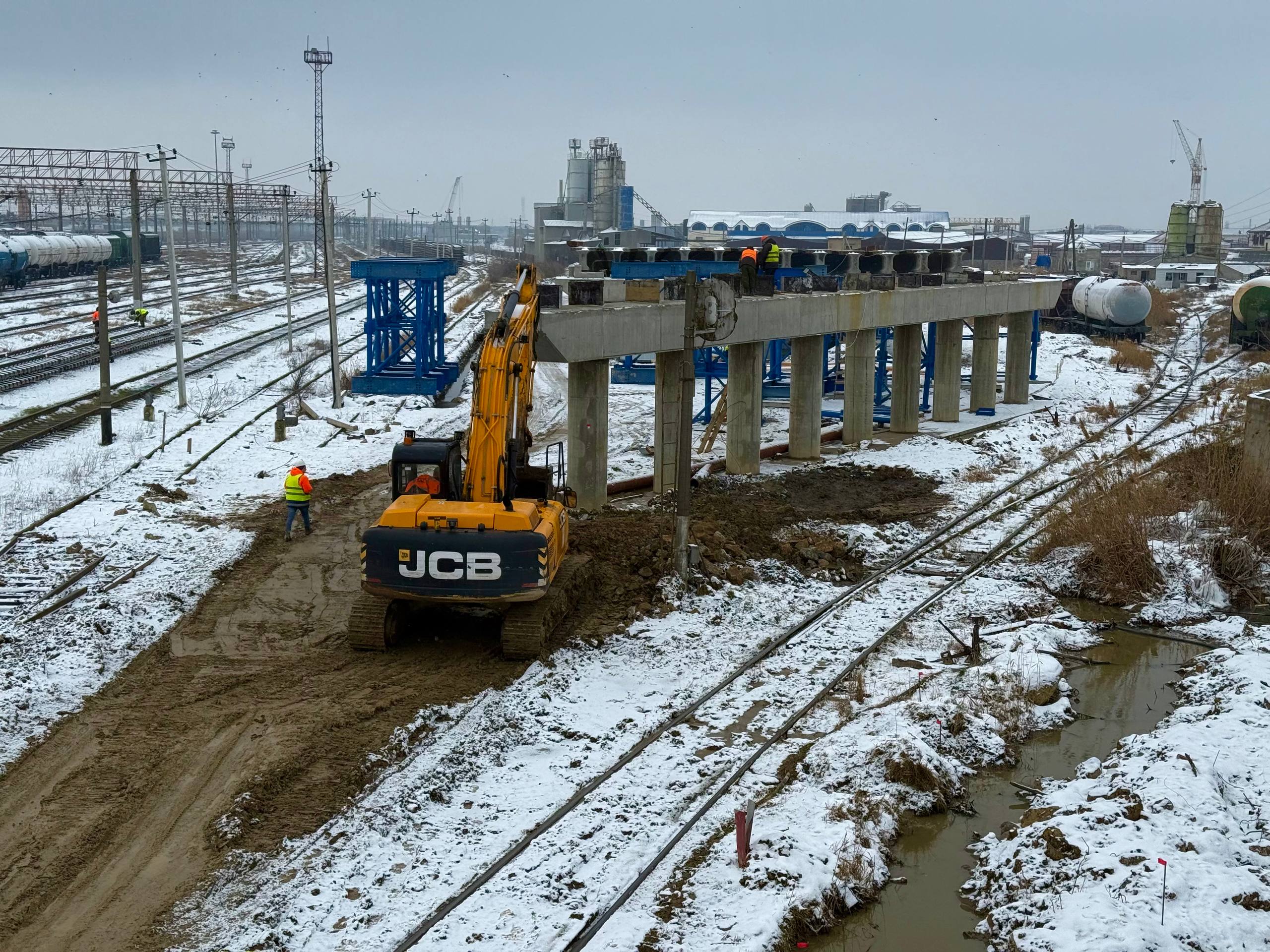 Инспекция проверила этап строительства дороги к Махачкалинскому порту Инспекция проверила этап строительства дороги к Махачкалинскому порту