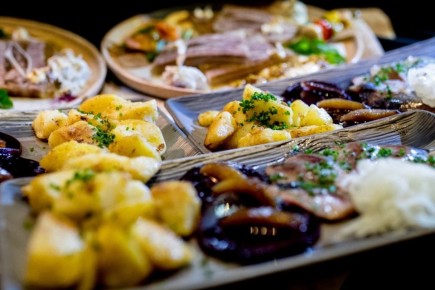 Пять вариантов жареной картошки, превращающих гарнир в главную блюдо