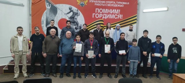 В Доме шахмат прошел первый этап открытого Кубка Махачкалы по блицу, собравший 60 участников, которые состязались на протяжении 11 туров