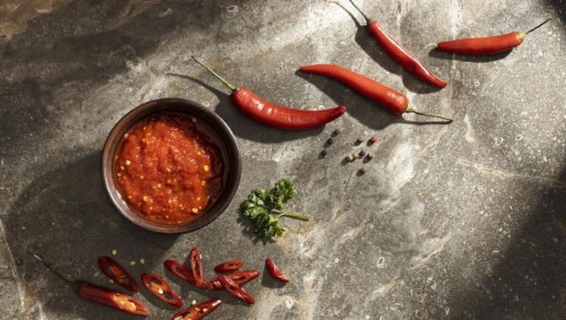 Острая пища в повседневной жизни: когда её стоит избегать и зачем она всё же может помочь