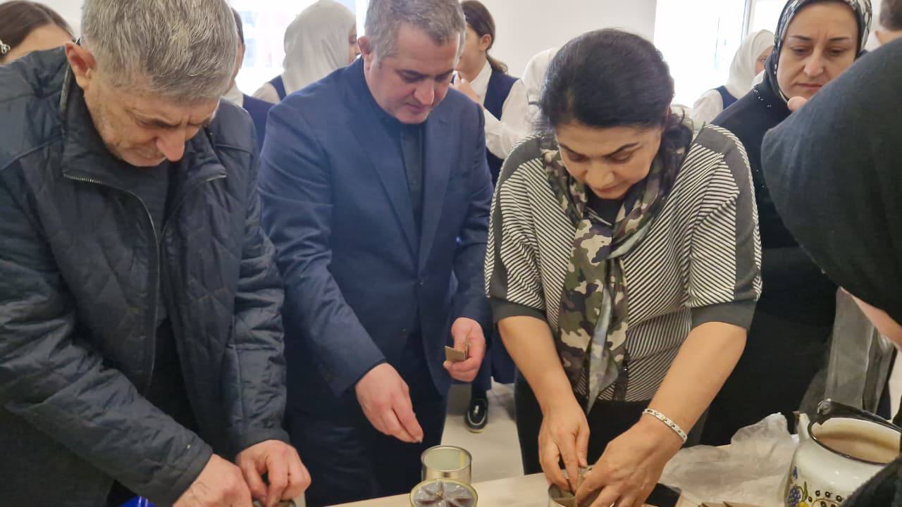 Депутаты Махачкалинского городского Собрания оснастили школу оборудованием для изготовления маскировочных сетей Депутаты Махачкалинского городского Собрания оснастили школу оборудованием для изготовления маскировочных сетей