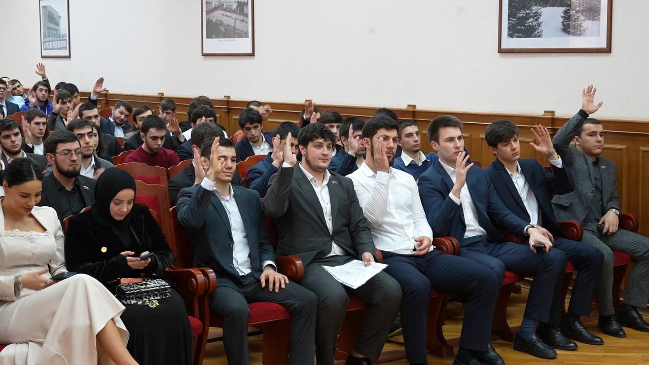 Состоялось второе заседание Молодёжного парламента при Собрании депутатов города Махачкалы под руководством председателя Алигалбца Гусейнова Состоялось второе заседание Молодёжного парламента при Собрании депутатов города Махачкалы под руководством председателя Алигалбца Гусейнова