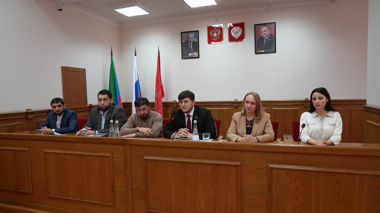 Состоялось второе заседание Молодёжного парламента при Собрании депутатов города Махачкалы под руководством председателя Алигалбца Гусейнова